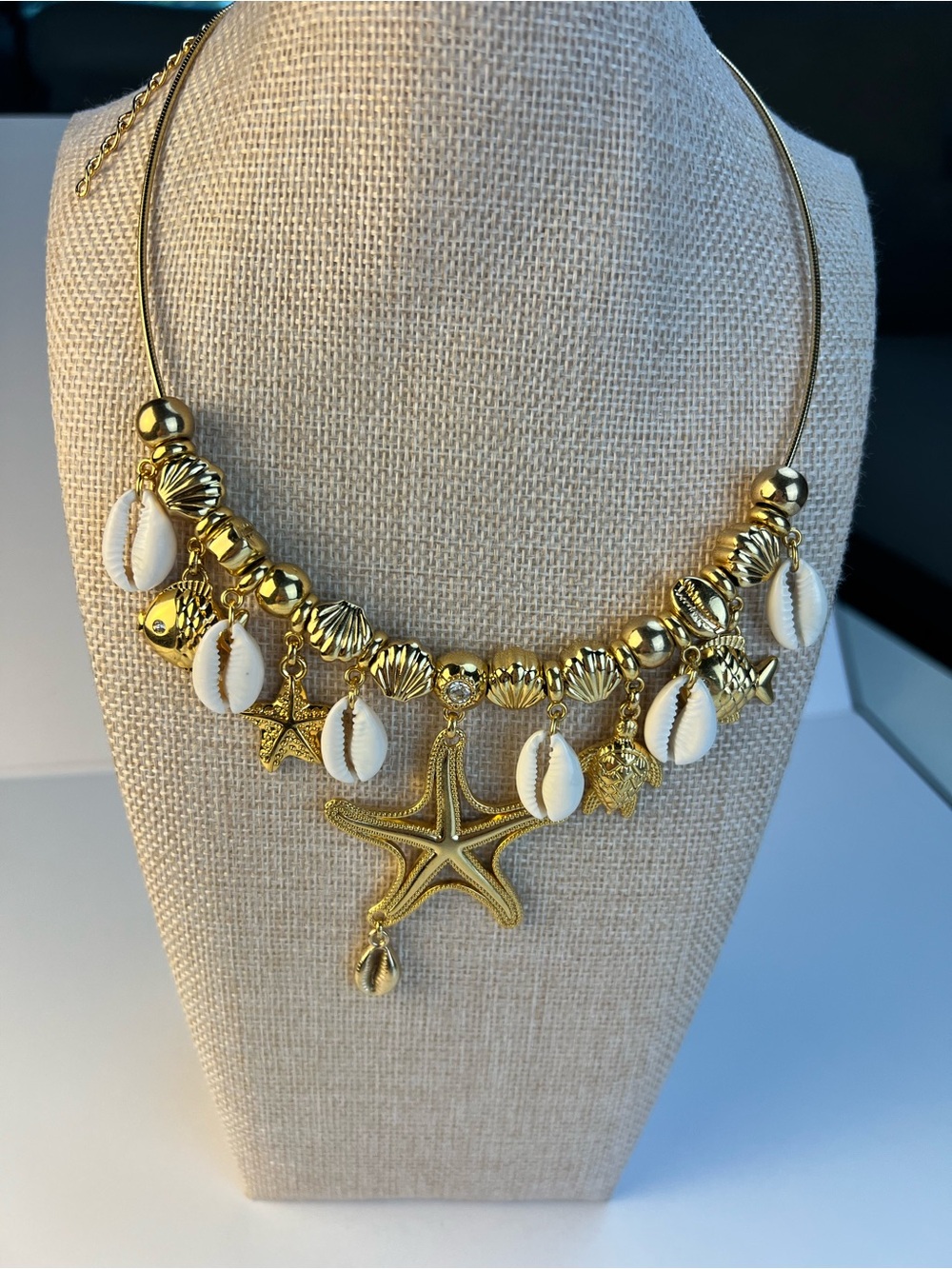 Gold Starfish & Shell Charm Statement Necklace – Coastal Beach Jewelry
